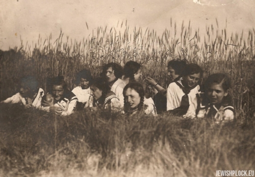 A group of girls from Hashomer Hatzair, 1920s